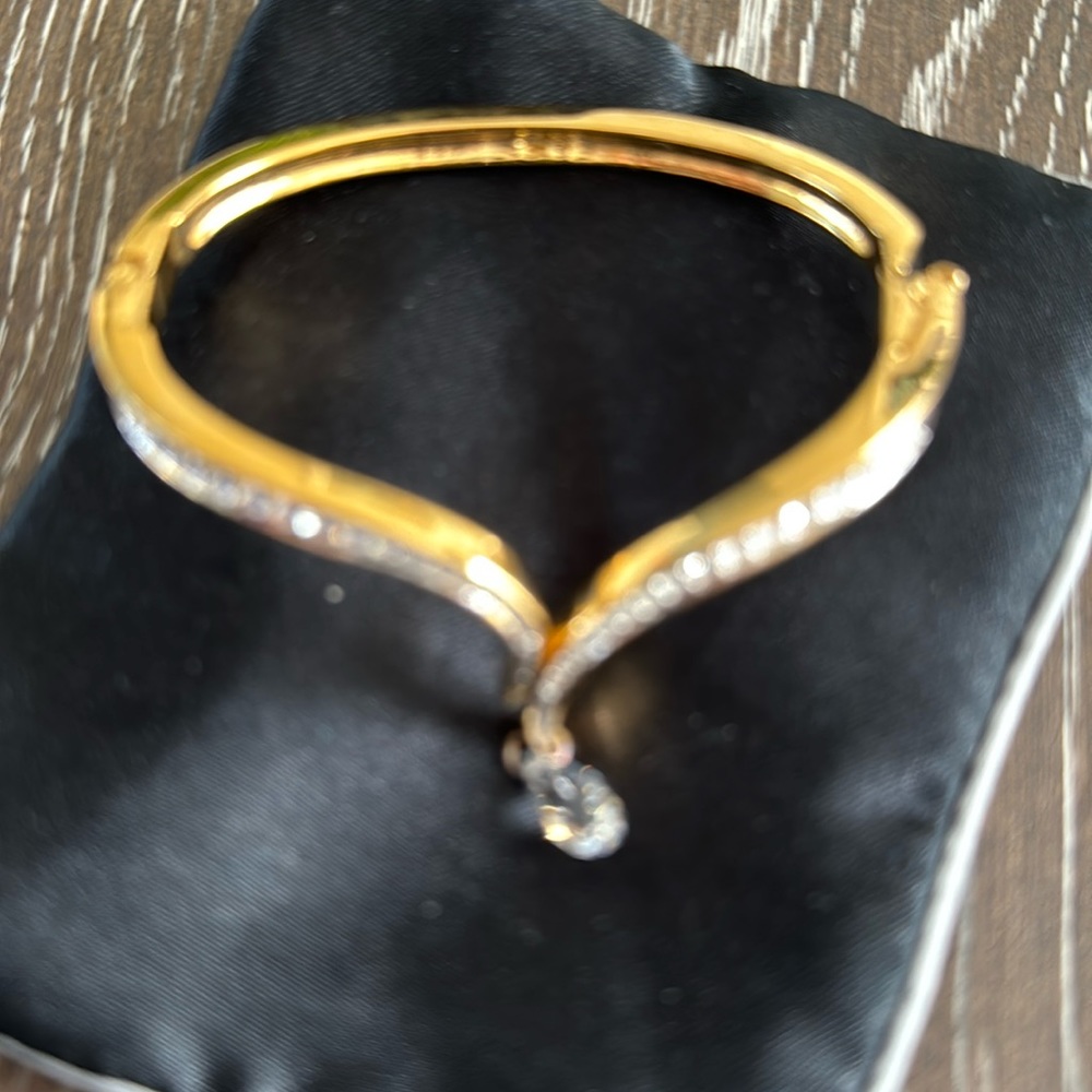 Bracelet gold tone